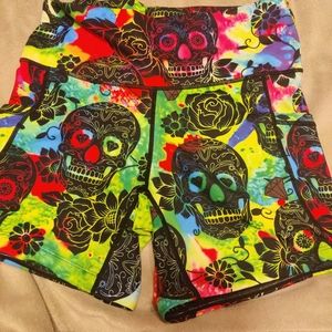 CVG 5 inch tie dye skull shorts EUC